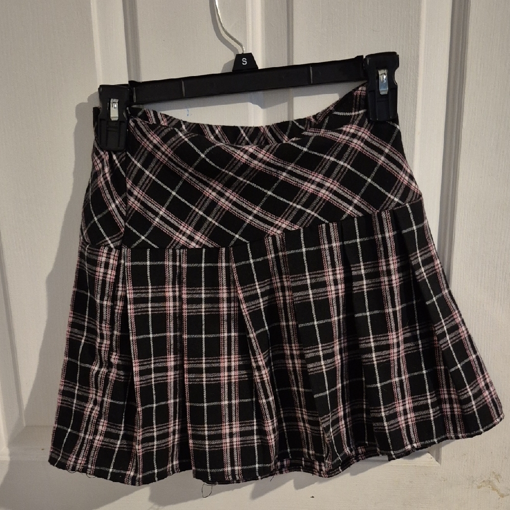 SHEIN Black and White Pleated Skater Mini Skirt